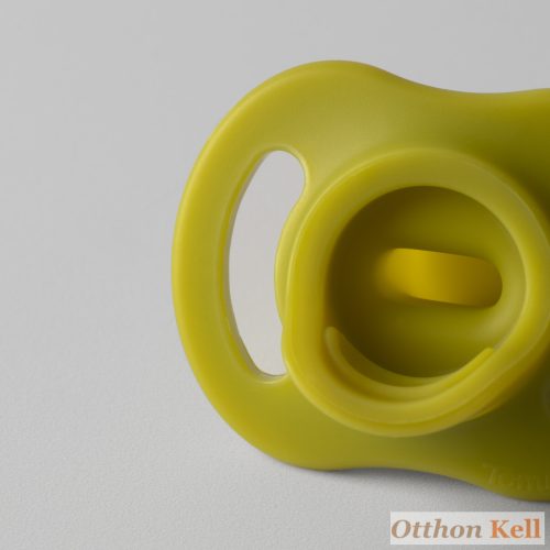 Tommee Tippee UltraLight StayPut ultrakönnyű cumi, szilikon, 6-18 hónap, BPA mentes, bézs-zöld 2 db
